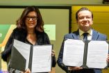 Gonzalo Monroy, director general de la consultora GMEC y especialista en temas del sector energético, analiza el memorándum de entendimiento y explica la "involución" petrolera de México frente a los éxitos de la petrolera brasileña, enfatiza que el acuerdo, lejos de ser una solución a corto plazo, es una medida insuficiente ante la crisis operativa y financiera que atraviesa la petrolera nacional.




COMENTA ESTE VIDEO Y COMPARTELO CON TUS AMIGOS

Para más información entra: https://www.youtube.com/watch?v=6pLXCoJQvPE


No olvides dejarnos tus comentarios y visitarnos en 

Sitio: http://www.imagenradio.com.mx 
Facebook: https://www.facebook.com/ImagenRadio/?locale=es_LA
Twitter: https://x.com/Imagen_Mx
¡Dale like y suscríbete al canal!:  https://www.youtube.com/channel/UCB0BUmdBOrH9mYU2ebs1eWA


#imagenradio #noticiasenvivo