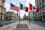 Sofía Ramírez Aguilar, directora de México ¿Cómo vamos?, analiza en entrevista con Ivonne Melgar el impacto económico derivado de la falta de ratificación inmediata del T-MEC por parte de Estados Unidos y la entrada en vigor de las revisiones anuales del acuerdo comercial.

La especialista expone detalladamente las implicaciones estructurales que este escenario genera para la inversión fija bruta, desglosa los riesgos latentes de los aranceles sectoriales en el ramo automotriz y evalúa las tareas internas prioritarias que el gobierno federal debe implementar para blindar la certeza jurídica en el mercado nacional.

00:00 - Análisis de escenarios tras falta de refrendo del T-MEC
02:06 - Integración de seguridad alimentaria y económica bilateral
04:43 - Impacto de aranceles sectoriales en industria automotriz
11:51 - Coordinación entre sector empresarial y Secretaría de Economía
14:51 - Certeza jurídica y reformas internas para inversión

COMENTA ESTE VIDEO Y COMPARTELO CON TUS AMIGOS
No olvides dejarnos tus comentarios y visitarnos en
Sitio: http://www.imagenradio.com.mx
Facebook: https://www.facebook.com/ImagenRadio/?locale=es_LA
Twitter: https://x.com/Imagen_Mx
Suscríbete a nuestro canal:
https://www.youtube.com/channel/UCB0BUmdBOrH9mYU2ebs1eWA

#imagenradio #noticiasenvivo #TMEC #InversionExtranjera #NearshoringMexico #SectorAutomotriz #EconomiaMexicana