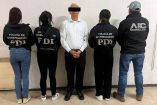 Ingrid Gómez Saracíbar, subsecretaria de la Secretaría de las Mujeres, expone las acciones de acompañamiento institucional ante la denuncia por violencia intrafamiliar contra el exdirector de Pemex, Víctor Padilla.

En entrevista, la funcionaria federal esclarece el funcionamiento de las redes de apoyo y las medidas de protección asignadas a la víctima. Asimismo, la subsecretaria enfatiza la postura de la presidencia de la República respecto a eliminar la impunidad en agresiones hacia las mujeres, sin importar cargos públicos o vínculos de amistad.

00:00 - Contexto jurídico del caso contra exdirector de Pemex
03:15 - Postura de presidencia ante asimetría de poder e impunidad
06:00 - Canales de atención ciudadana mediante línea telefónica *079
07:25 - Funcionamiento de Centros Libre e intervención interdisciplinaria

COMENTA ESTE VIDEO Y COMPARTELO CON TUS AMIGOS

No olvides dejarnos tus comentarios y visitarnos en
Sitio: http://www.imagenradio.com.mx
Facebook: https://www.facebook.com/ImagenRadio/?locale=es_LA
Twitter: https://x.com/Imagen_Mx
Suscríbete a nuestro canal:
https://www.youtube.com/channel/UCB0BUmdBOrH9mYU2ebs1eWA

#imagenradio #noticiasenvivo