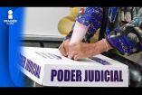 La confirmación de un inminente periodo extraordinario de sesiones en el Congreso de la Unión —adelantado por la diputada oficialista Mariana Benítez Tiburcio— representa el reconocimiento explícito, desde las entrañas del bloque gobernante, de que la reforma judicial aprobada originalmente requería una urgente cirugía de contención. El anuncio de que la Comisión Permanente activará los mecanismos parlamentarios para dictaminar en comisiones y votar en el pleno de San Lázaro una "reforma a la reforma" no es un repliegue ideológico, sino un ejercicio de supervivencia técnica y logística ante un escenario electoral que amenazaba con volverse impracticable. La propuesta, impulsada originalmente por un ala moderada e institucional de Morena integrada por figuras como la propia Benítez, Javier Corral, Alfonso Ramírez Cuéllar y la exministra Olga Sánchez Cordero, fue finalmente arropada por la Presidencia de la República tras evaluar el caótico ensayo de las urnas en 2025. La diputada federal subraya los beneficios de simplificar el proceso de votación y reintroducir criterios de evaluación profesional en la selección de juzgadores. "Es muy positivo que se haya reflexionado y escuchado nuestra propuesta de reformar la reforma judicial. Separar los comicios políticos de 2027 de la elección judicial en 2028 aliviará la enorme complejidad que esto representaba para el INE. Además, es un acierto rescatar el examen de conocimientos; uno no se va a meter a un quirófano con un doctor que no sabe usar el bisturí. También vamos a reducir drásticamente el número de candidaturas en las boletas. Yo fui a votar en el proceso anterior y la cantidad de nombres era una pesadilla inacabable, una locura para el ciudadano. Estos cambios van a abonar a la certidumbre jurídica." — Mariana Benítez Tiburcio, Diputada Federal.







COMENTA ESTE VIDEO Y COMPARTELO CON TUS AMIGOS

Para más información entra: https://www.youtube.com/watch?v=6pLXCoJQvPE


No olvides dejarnos tus comentarios y visitarnos en 

Sitio: http://www.imagenradio.com.mx 
Facebook: https://www.facebook.com/ImagenRadio/?locale=es_LA
Twitter: https://x.com/Imagen_Mx
Suscríbete a nuestro canal:  https://www.youtube.com/channel/UCB0BUmdBOrH9mYU2ebs1eWA


#imagenradio #noticiasenvivo