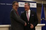 Samantha Contreras, Analista Económica en México Cómo Vamos, nos habla sobre que el secretario de Economía, Marcelo Ebrard, difundió que la IED creció 10.4%, en el primer trimestre de 2026; el Banco de México, Banamex y Banco Base difundieron que al comparar con las cifras actualizadas hay una contracción de 3.37%.

#ied #ebrard #banxico 

COMENTA ESTE VIDEO Y COMPARTELO CON TUS AMIGOS

Para más información entra: http://www.youtube.com/ImagenRadioLive

No olvides dejarnos tus comentarios y visitarnos en

Facebook: https://www.facebook.com/ImagenRadio
X: https://twitter.com/Imagen_Mx
Sitio: http://www.imagenradio.com.mx


Suscríbete a nuestro canal: https://www.youtube.com/channel/UCB0BUmdBOrH9mYU2ebs1eWA



#ImagenRadioEnVivo #NoticiasEnVivo