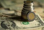 Peso resiste pese a expectativas de menor crecimiento del PIB en México.