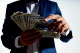 Récord global de riqueza: 2,600 personas se volvieron millonarias cada día, según UBS.