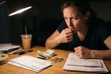 ¿Qué es la biología de la escasez y cómo afecta tus finanzas?