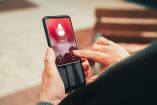 Responder con preguntas en lugar de confirmar tu identidad puede ayudarte a identificar una llamada fraudulenta.