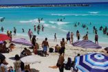 Verano con menos turistas: baja 21.5% la oferta de vuelos hacia playas de México.