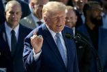 Trump impondrá aranceles de entre 10% y 12.5% a 60 países argumentando falta de aplicación contra el trabajo forzoso.