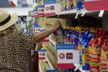 El 74% de los mexicanos cambia su forma de comprar por el alza de precios.