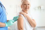 Vacunas y cuidados para abuelos que cuidan nietos