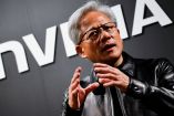CEO de Nvidia dice que electricistas, plomeros y albañiles podrían ganar más por la IA.