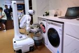 De la fábrica al hogar: China presenta robots humanoides que trabajan y ayudan en casa.