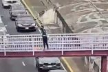 Hombre intentaba arrojarse de puente