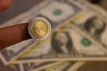 Superpeso frena su avance frente al dólar; inversionistas ajustan sus expectativas.