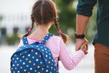 Regreso a clases de mano de papá.