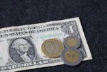 Especulación sobre las tasas de la Fed fortalece al dólar y presiona al peso mexicano.