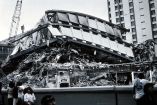 Una de las torres del Conjunto Pino Suárez colapsada por el sismo de 1985 en la Ciudad de México.