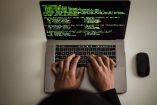 Ciberataques son cada vez más difíciles de detectar; empresas deben reforzar su seguridad.