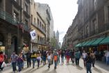 México tiene menos dependientes, pero cada vez más son adultos mayores, revela el Inegi.
