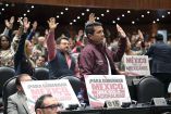 Diputados de Morena votaron en favor de la ley propuesta por la presidenta Sheinbaum que prohíbe la doble nacionalidad para ocupar cargos como titular del Ejecutivo Federal, gubernaturas o la Jefatura de la CDMX.