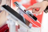 ¿Subirán de precio los celulares? Ventas caen 20% por escasez de memoria.