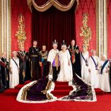 La familia real británica combina recursos públicos e ingresos privados para financiar sus actividades.