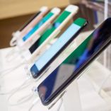 ¿Nuevo o reacondicionado? El mercado de celulares cambia por inflación y precios más altos.