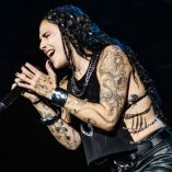 Carmen DeLeon estrena versión en salsa de 'Bésame Bonito'