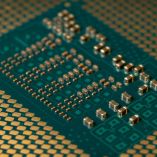 Monex advierte traslado de capitales hacia sector de software y hardware