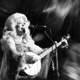 ¿Cuál era la fortuna de Dolly Parton? Así construyó un imperio de 450 millones de dólares