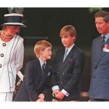 La diferencia entre ser “Su Alteza Real” y ser Diana, Princesa de Gales puede parecer pequeña, pero dentro del estricto protocolo británico implicaba una transformación importante.