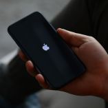Empresa afirma haber encontrado la forma de evadir una función de seguridad del iPhone.