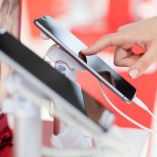 ¿Subirán de precio los celulares? Ventas caen 20% por escasez de memoria.