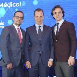 Jesús Ruiz, director general de Hospital Angeles Health System; Olegario Vázquez Aldir, presidente de Grupo Vazol, y Olegario Vázquez Garza.