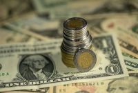 Peso se aprecia ante posibilidad de un fin a la guerra en Oriente Medio