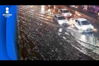 En el Garaje en Autos en Imagen, Cristian Moreno, Pablo Monroy y Ricardo Portillo platican sobre el acuaplaneo, también conocido como aquaplaning o hidroplaneo, es la pérdida de tracción que se presenta cuando un vehículo circula con cierta rapidez sobre una superficie cubierta de agua. 

Este efecto hace que pierdas el control sobre el vehículo y es el causante de múltiples accidentes, ya que reduce la fricción necesaria entre las llantas y el suelo para aumentar la velocidad o cambiar la dirección.

#autos #acuaplaneo #velocidad #lluvia 

COMENTA ESTE VIDEO Y COMPARTELO CON TUS AMIGOS

Para más información entra: http://www.youtube.com/ImagenRadioLive

No olvides dejarnos tus comentarios y visitarnos en

Facebook: https://www.facebook.com/ImagenRadio
X: https://twitter.com/Imagen_Mx
Sitio: http://www.imagenradio.com.mx


Suscríbete a nuestro canal: https://www.youtube.com/channel/UCB0BUmdBOrH9mYU2ebs1eWA



#ImagenRadioEnVivo #NoticiasEnVivo