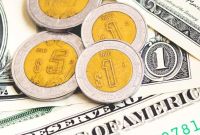 Peso mexicano avanza frente al dólar tras débiles cifras de empleo en EU
