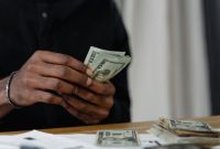 Luke Brett, la historia del joven que se hizo rico por un error del banco