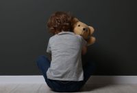 Abuso infantil en vacaciones_ señales de alerta y cómo proteger a tus hijos