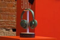 JBL renueva familia de audífonos inalámbricos; modelos de sonido abierto