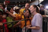 La presidenta Claudia Sheinbaum Pardo afirmó que la conducción del país recae directamente en la ciudadanía y reafirmó la postura de independencia de la nación frente a presiones externas.