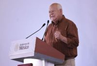 “Es lamentable que un gobernador tenga esa ligereza en sus declaraciones, pero es evidente que las meditó y ello encierra, además, una intención fuera del contexto de lo que es hoy el mundo”, enfatizó.