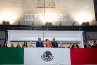 Con más de diez mil asistentes, Lourdes Paz salió al balcón principal de la Alcaldía a vivir y celebrar la soberanía del pueblo iztacalquense