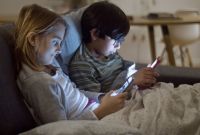 Uso de celulares para ocio en escuelas aumentó 7% en México: Andrés Oppenheimer