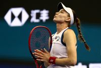 Elena Rybakina cae en su debut como número 1 del mundo