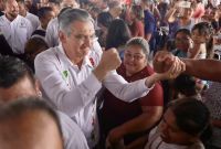 Los Programas para el Bienestar aportan más de 3 mil 60 millones de pesos en beneficio de 24 mil personas, mientras que el estado suma más de 314 mdp en obras viales, hidráulicas y educativas, además de 17 mdp para rehabilitar la Unidad Deportiva Las Liebres.