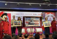 La idea del billete provino de Olivia Salomón Vibaldo, directora general de Lotería Nacional, quien aseguró que el proyecto refleja la visión del futuro del país y el talento mexicano en la rama de la tecnología.