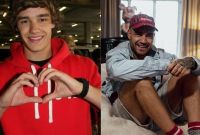 Comparativa de Liam Payne joven con sudadera roja formando un corazón con las manos y de adulto con gorra roja sentado y sonriendo.