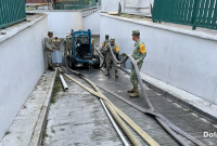 El personal militar realizó el desazolve y limpieza de lodo y escombros en viviendas, hospitales y vialidades, con el objetivo de recuperar la movilidad y las condiciones de seguridad.