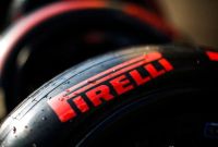 La controversia entre trabajadores y Pirelli proviene de la omisión del Contrato Ley de la Industria de la Transformación del Hule en Productos Manufacturados, luego de que se pactó un contrato colectivo con condiciones inferiores a las establecidas por la Ley del Trabajo.