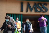 Reportes en Centros de Trabajo revelan deficiencias estructurales en el suministro de insumos básicos y en la capacidad de atención en las unidades médicas del IMSS.